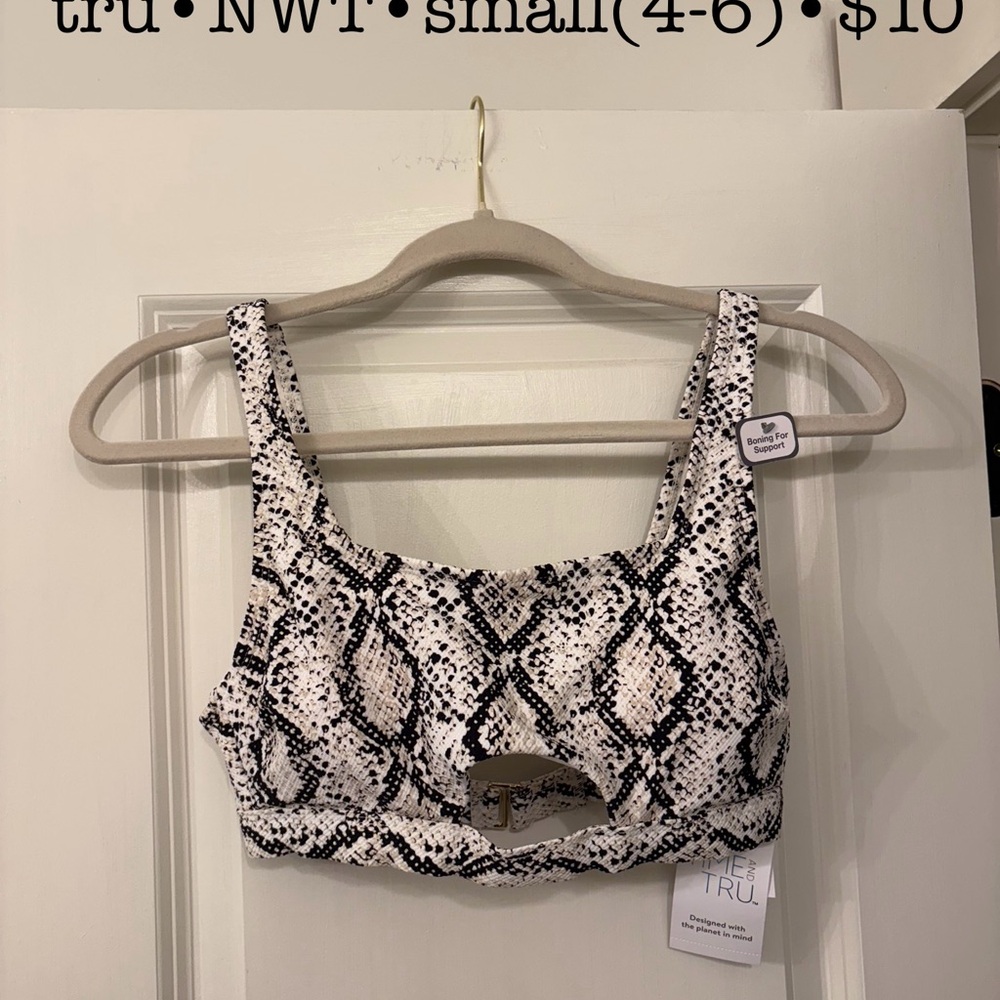 Black and White Snake Print Crop Top